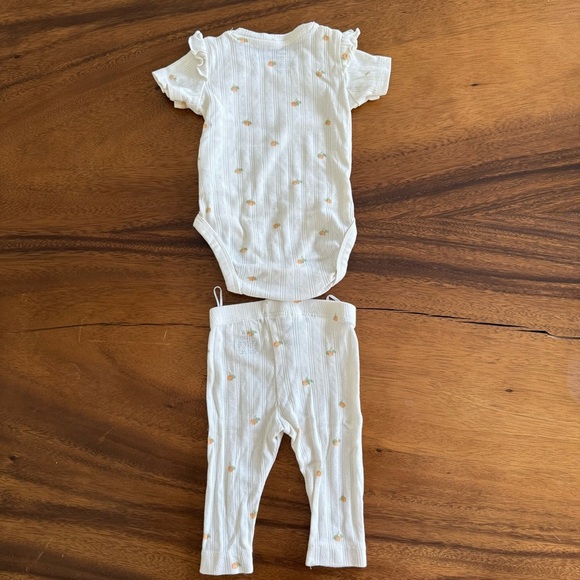 H&M Peaches Cream Baby Girl Outfit with Floral Accents Organic Cotton size 3M - Picture 5 of 5